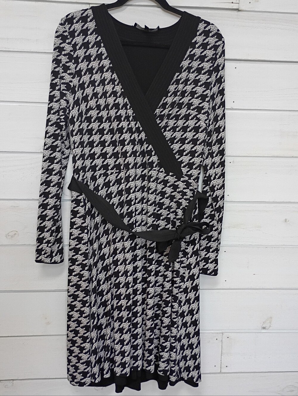 White House Black Market Reversible Wrap Dress Black/White Size 10
